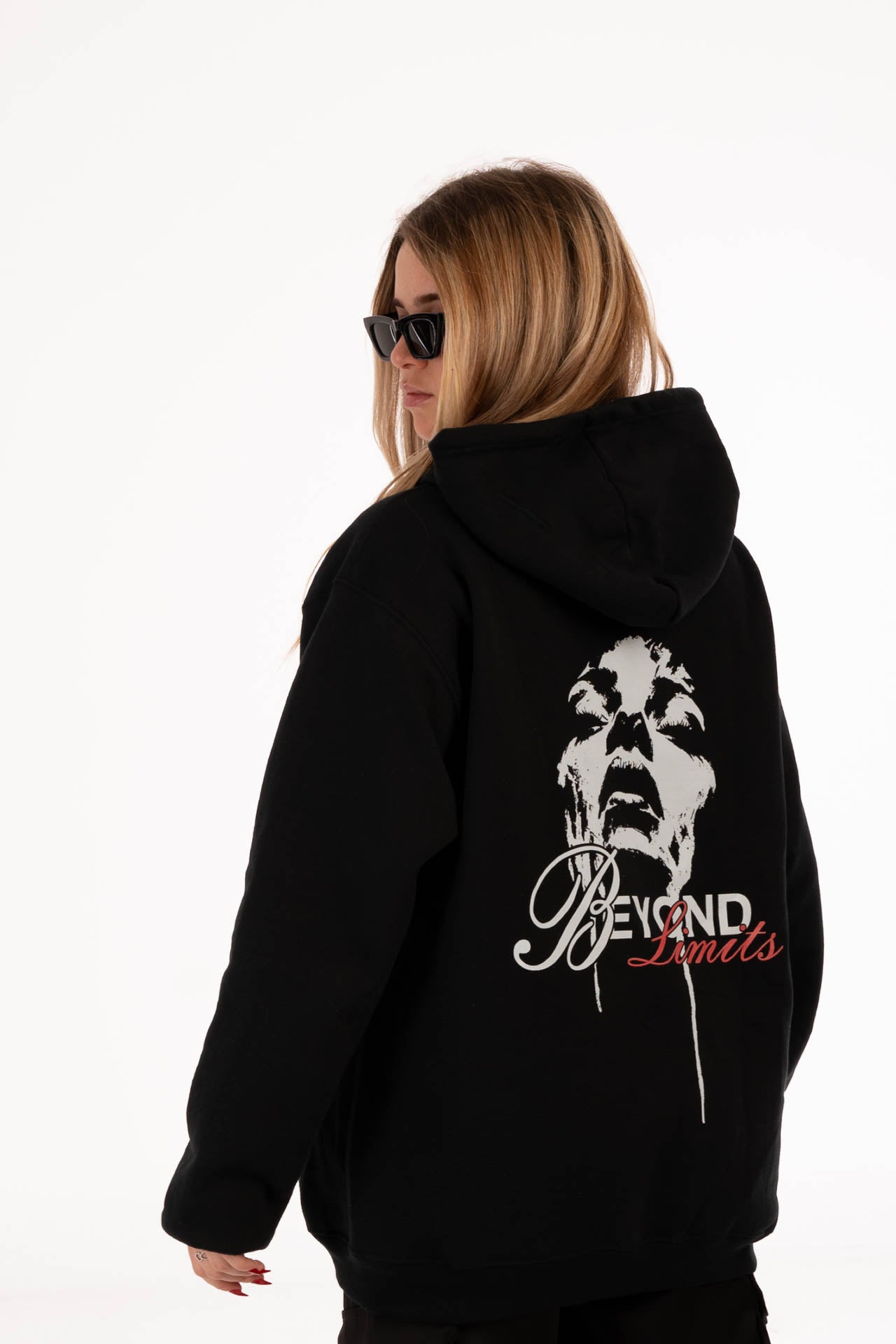 HOODIE "BEYOND LIMITS" NEGRO