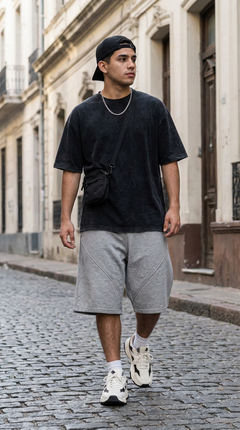 Bermuda baggy gris Vinnare puesta en Ciudad Vieja, Montevideo