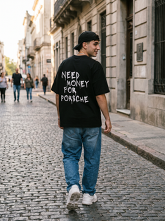 Remera Need Money negra, estampado en la espalda, en Ciudad Vieja, Montevideo