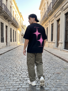Remera Stars negra, estampado en la espalda, en Ciudad Vieja, Montevideo